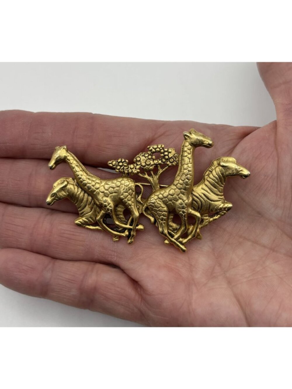 Vintage AJC Safari Stampede Brooch Pin 1970s or 80s Gold Tone Dimensional Signed - Picture 2 of 16
